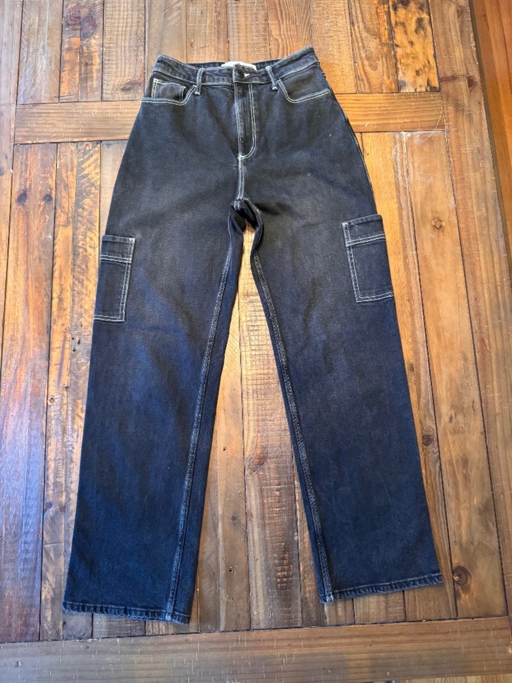 Hollister Curvy Ultra High-Rise Dad Jean. Black. Size 5. Cargo Style